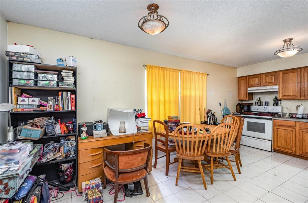 For Sale: $230,000 (3 beds, 1 baths, 1000 Square Feet)