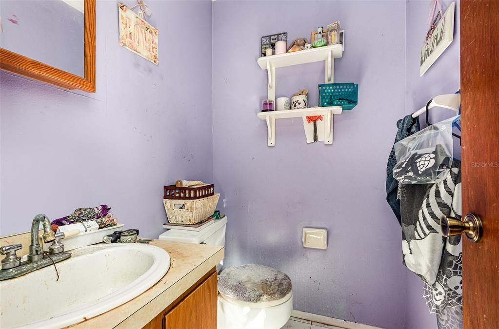 For Sale: $230,000 (3 beds, 1 baths, 1000 Square Feet)