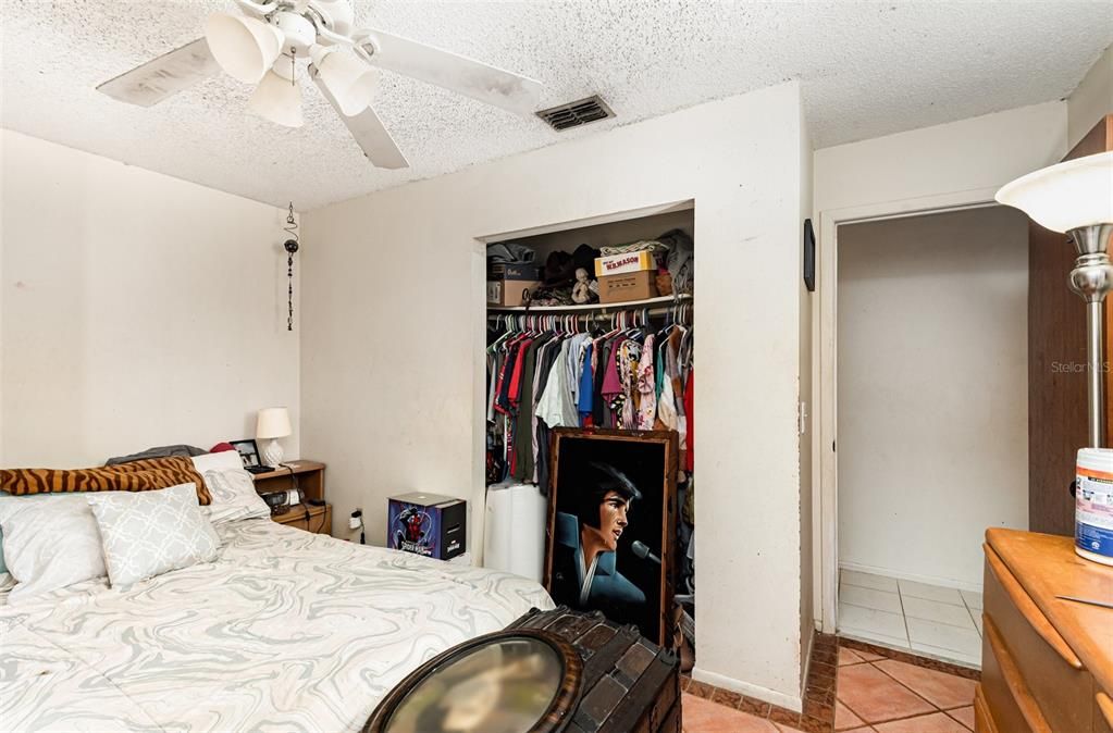 For Sale: $230,000 (3 beds, 1 baths, 1000 Square Feet)