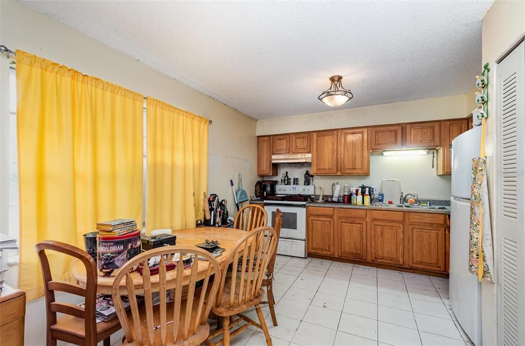For Sale: $230,000 (3 beds, 1 baths, 1000 Square Feet)