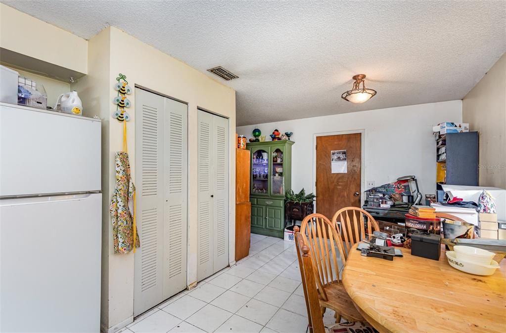 For Sale: $230,000 (3 beds, 1 baths, 1000 Square Feet)