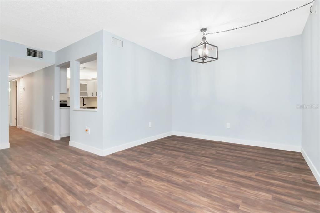 Active With Contract: $225,000 (3 beds, 2 baths, 1396 Square Feet)