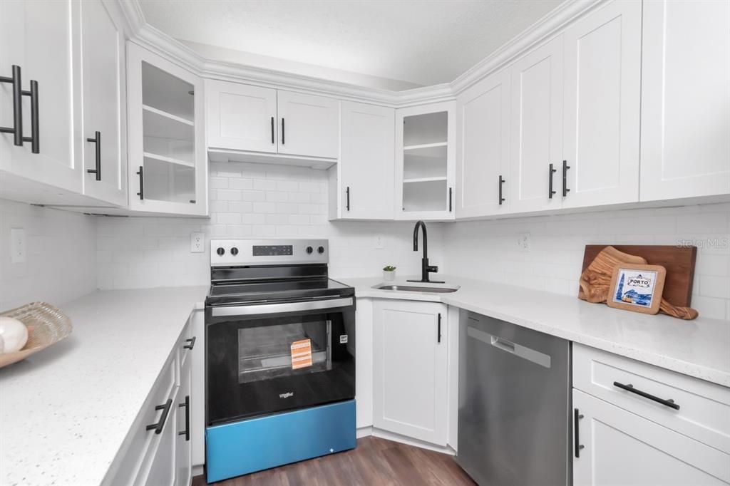 Active With Contract: $225,000 (3 beds, 2 baths, 1396 Square Feet)