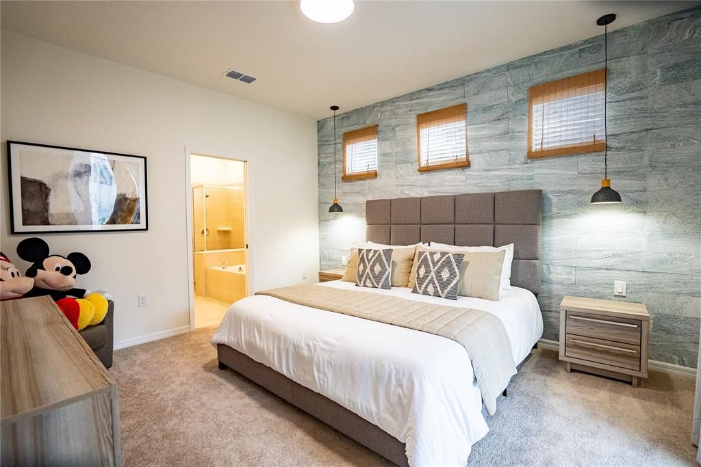 For Sale: $789,000 (5 beds, 5 baths, 2605 Square Feet)