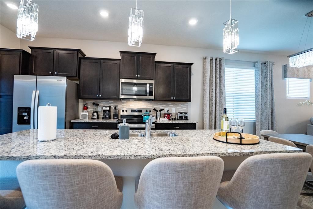 For Sale: $789,000 (5 beds, 5 baths, 2605 Square Feet)