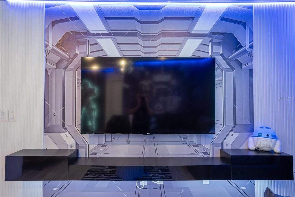 For Sale: $789,000 (5 beds, 5 baths, 2605 Square Feet)