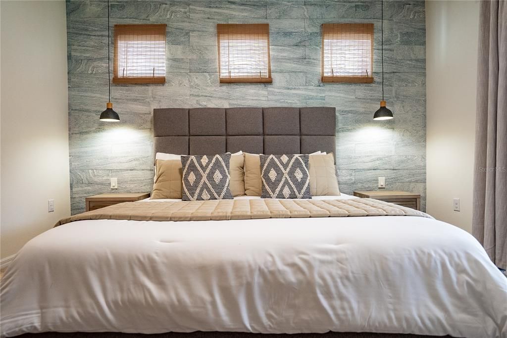 For Sale: $789,000 (5 beds, 5 baths, 2605 Square Feet)