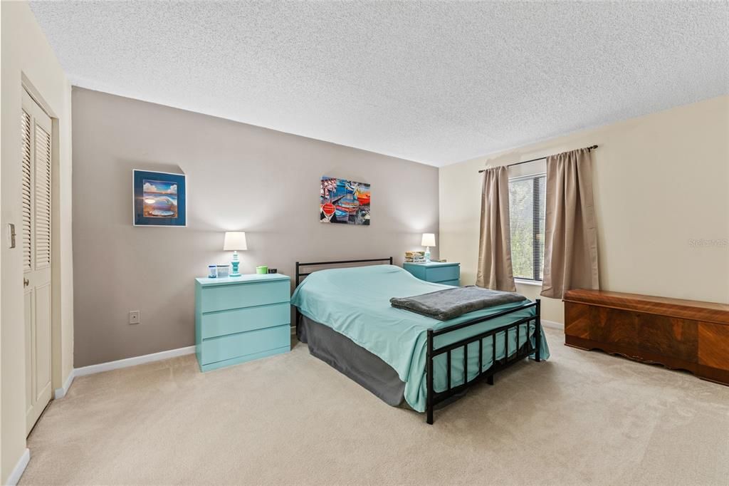 For Sale: $179,000 (2 beds, 2 baths, 979 Square Feet)