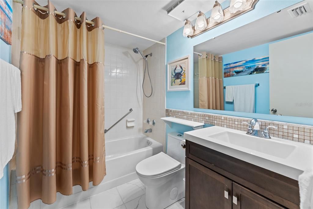 For Sale: $179,000 (2 beds, 2 baths, 979 Square Feet)