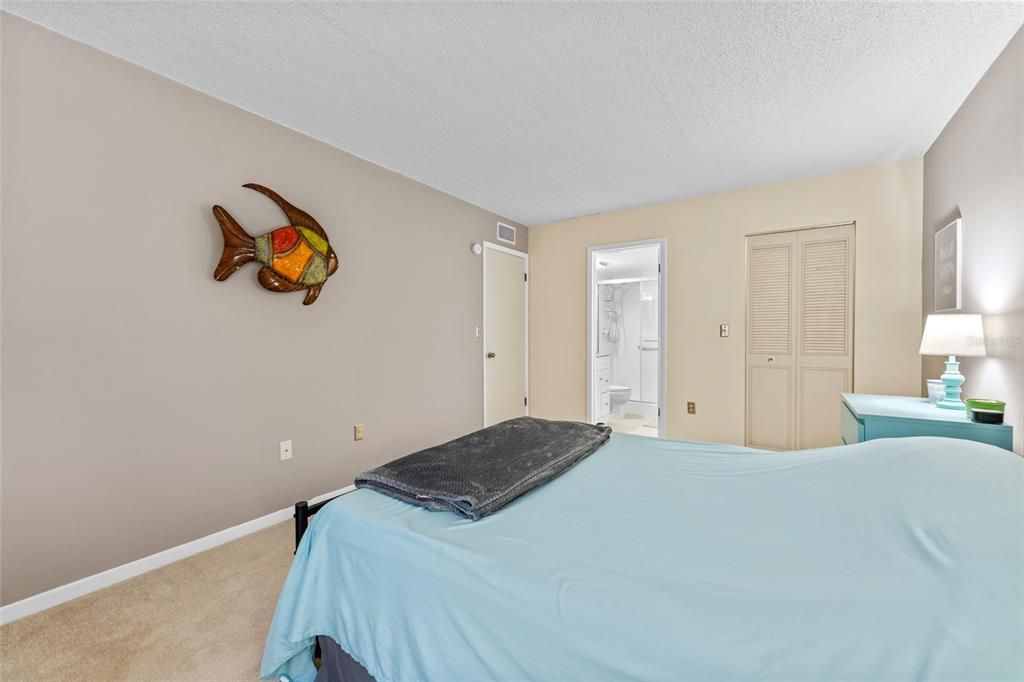 For Sale: $179,000 (2 beds, 2 baths, 979 Square Feet)