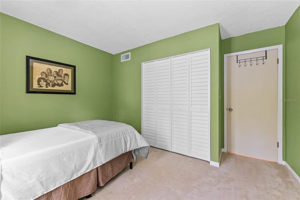 For Sale: $179,000 (2 beds, 2 baths, 979 Square Feet)