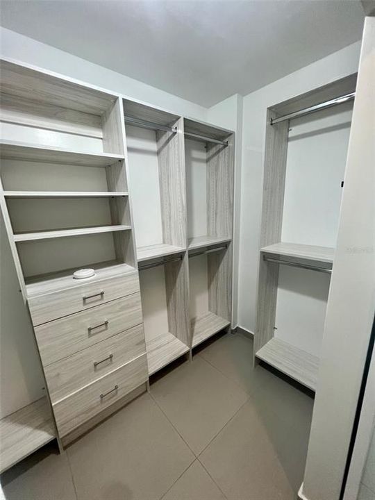 For Rent: $6,500 (3 beds, 2 baths, 1700 Square Feet)