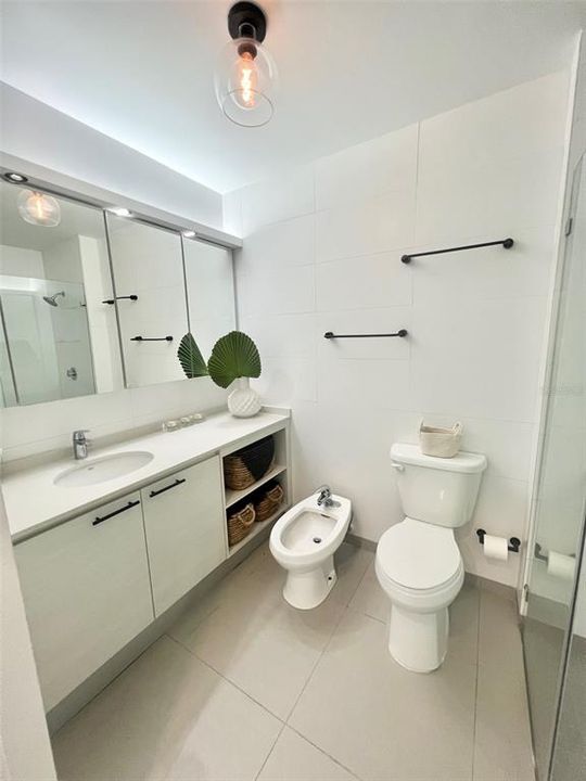 For Rent: $6,500 (3 beds, 2 baths, 1700 Square Feet)