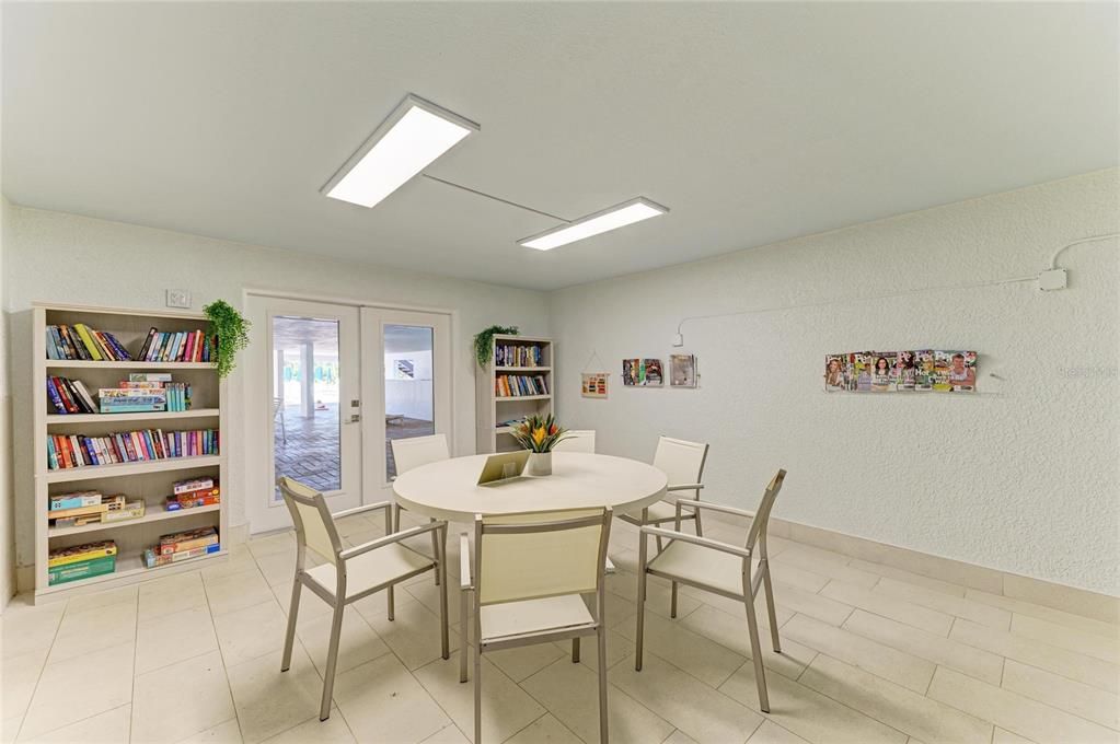 For Sale: $699,000 (2 beds, 2 baths, 1172 Square Feet)