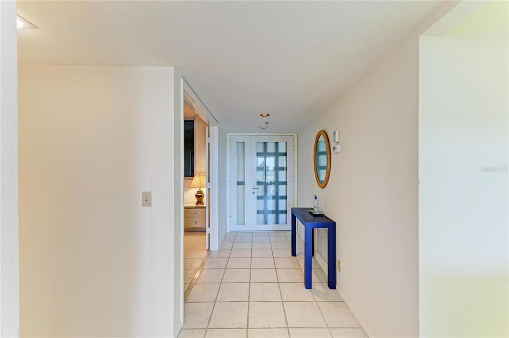 For Sale: $699,000 (2 beds, 2 baths, 1172 Square Feet)