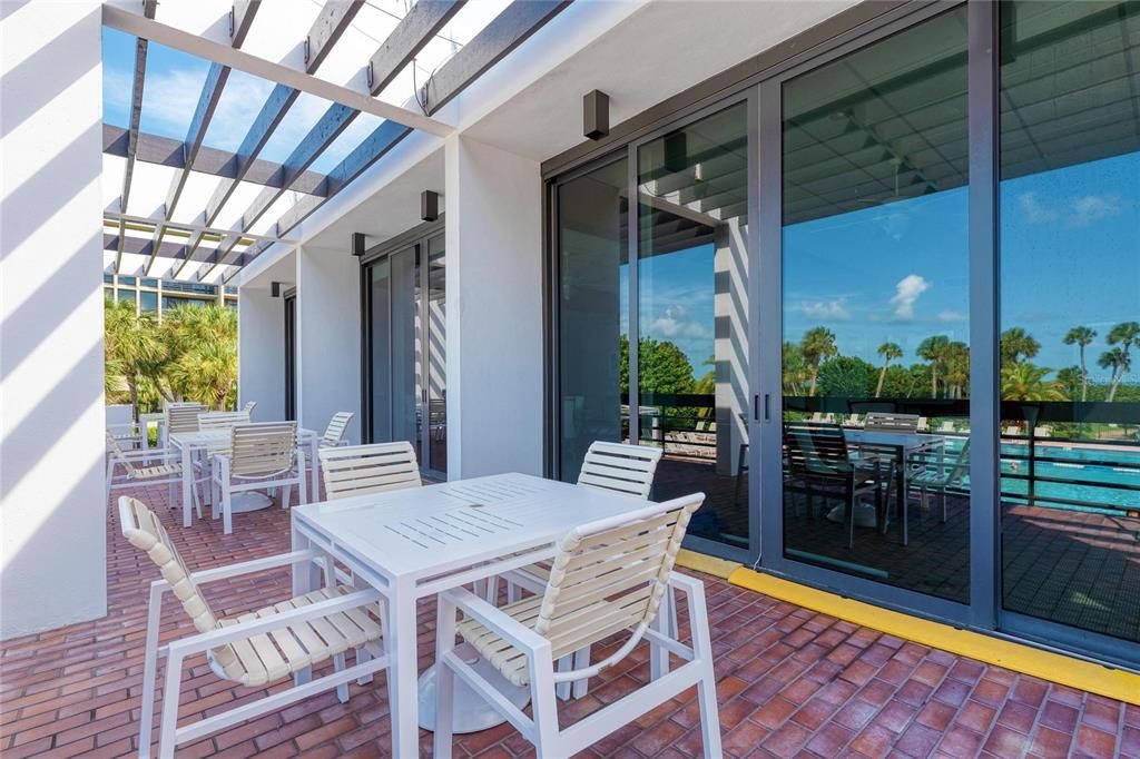 For Sale: $699,000 (2 beds, 2 baths, 1172 Square Feet)