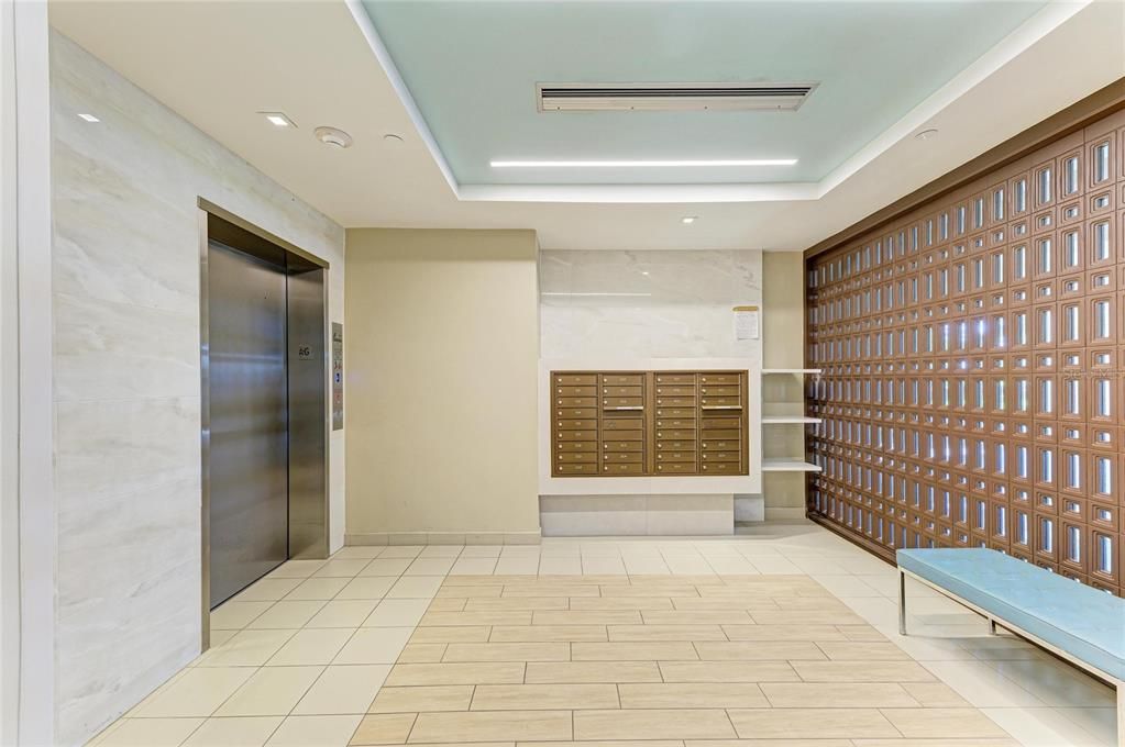 For Sale: $699,000 (2 beds, 2 baths, 1172 Square Feet)