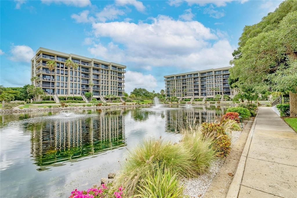 For Sale: $699,000 (2 beds, 2 baths, 1172 Square Feet)