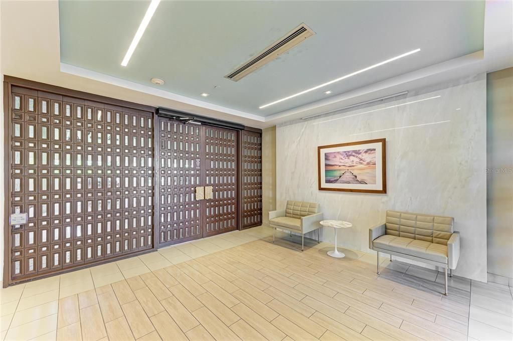 For Sale: $699,000 (2 beds, 2 baths, 1172 Square Feet)