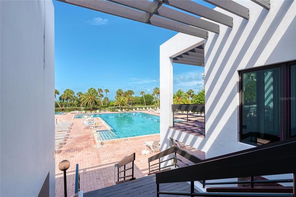 For Sale: $699,000 (2 beds, 2 baths, 1172 Square Feet)