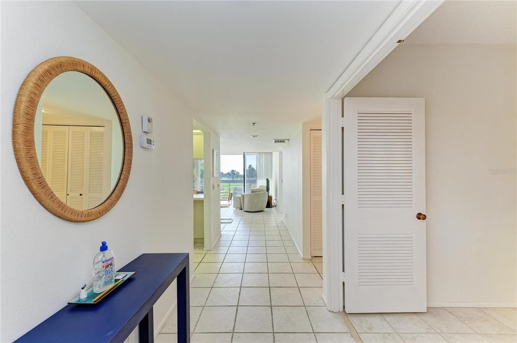 For Sale: $699,000 (2 beds, 2 baths, 1172 Square Feet)