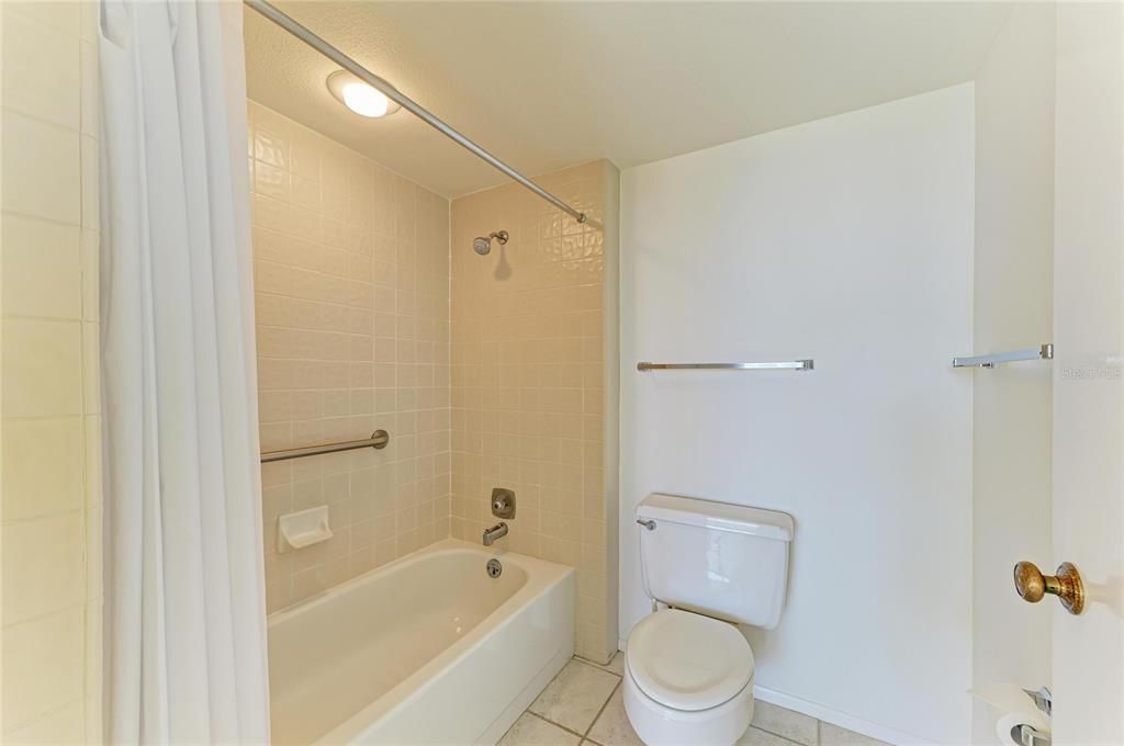 For Sale: $699,000 (2 beds, 2 baths, 1172 Square Feet)