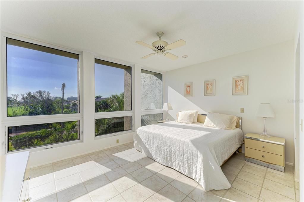 For Sale: $699,000 (2 beds, 2 baths, 1172 Square Feet)