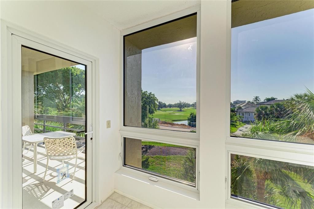 For Sale: $699,000 (2 beds, 2 baths, 1172 Square Feet)