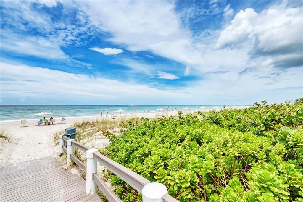 For Sale: $699,000 (2 beds, 2 baths, 1172 Square Feet)