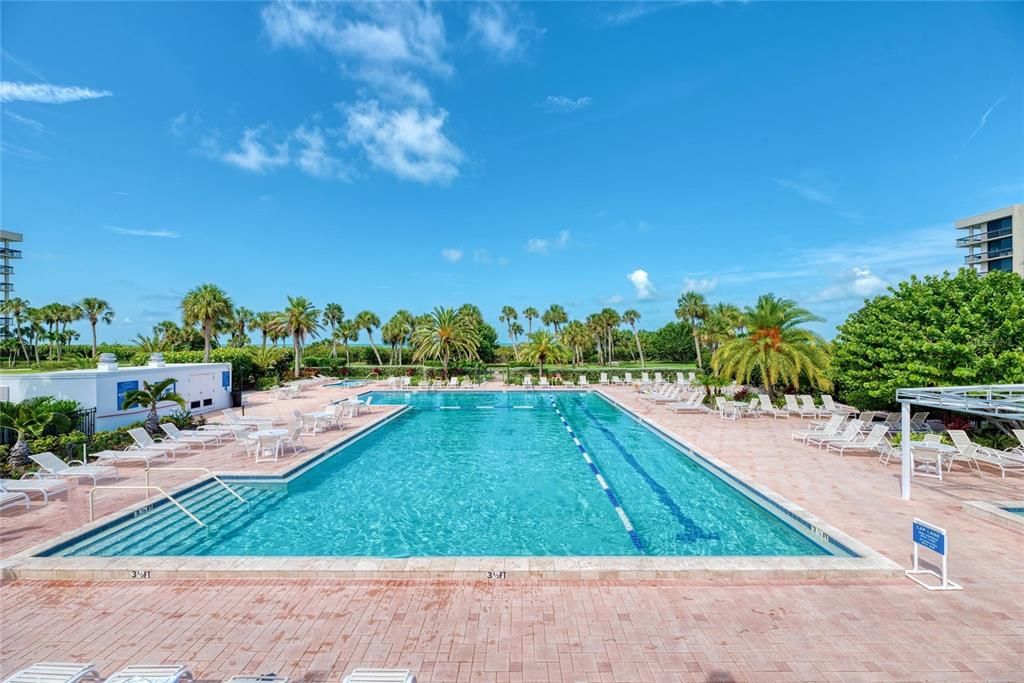 For Sale: $699,000 (2 beds, 2 baths, 1172 Square Feet)