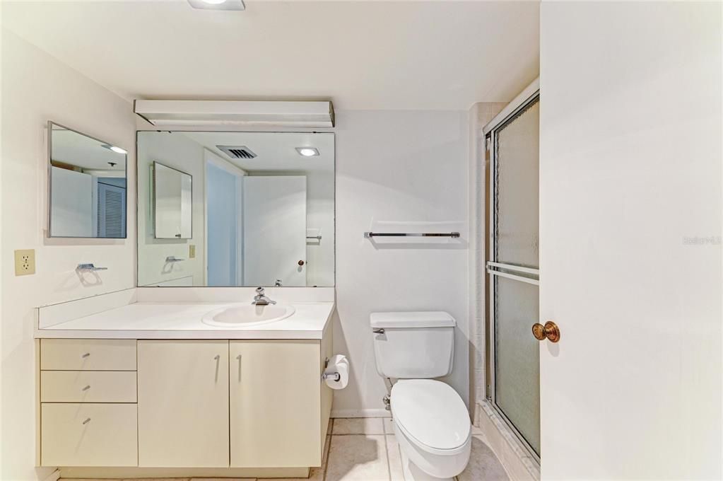 For Sale: $699,000 (2 beds, 2 baths, 1172 Square Feet)