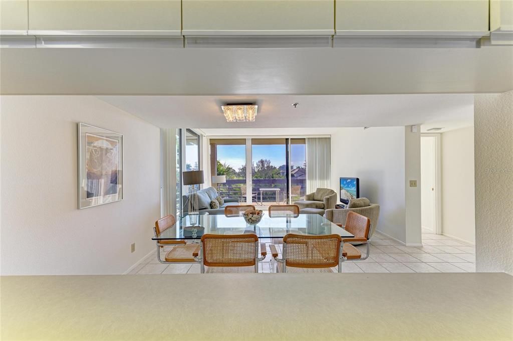 For Sale: $699,000 (2 beds, 2 baths, 1172 Square Feet)