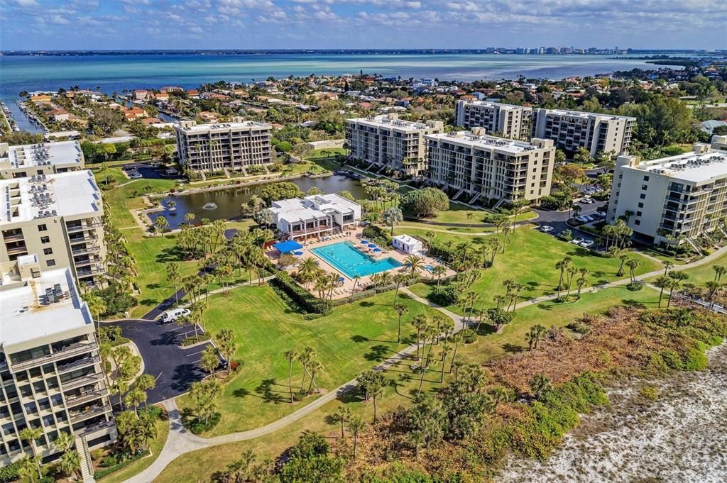 For Sale: $699,000 (2 beds, 2 baths, 1172 Square Feet)