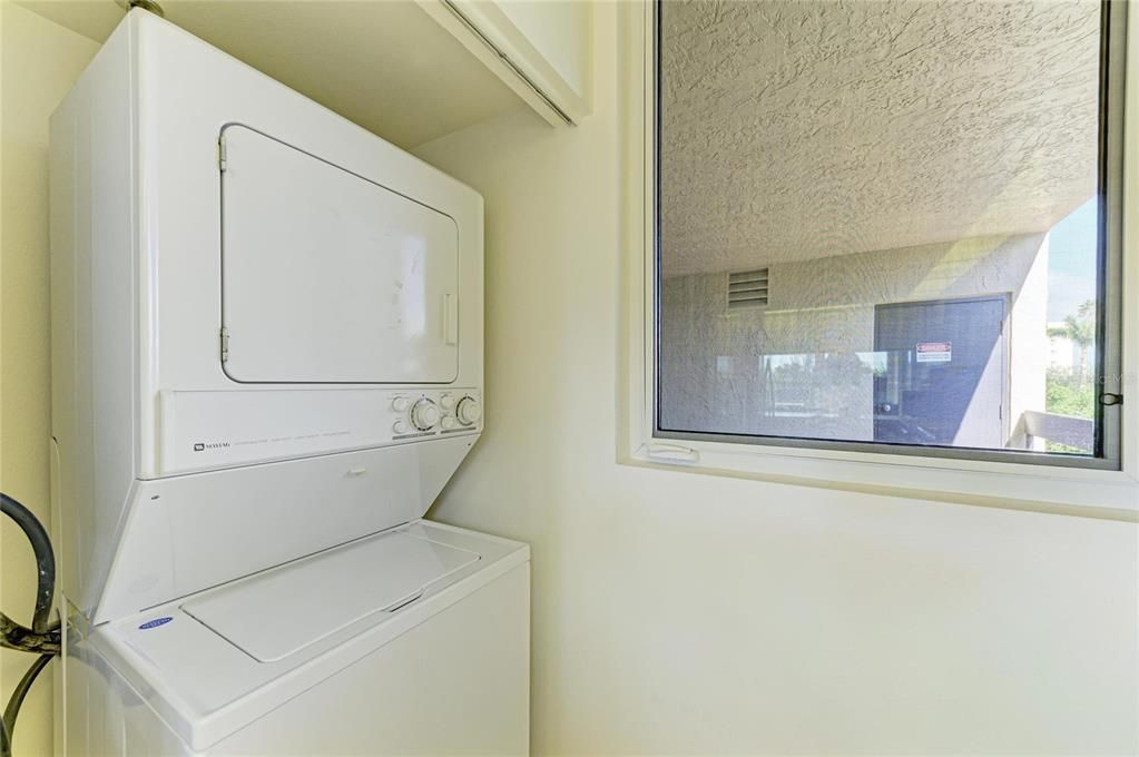 For Sale: $699,000 (2 beds, 2 baths, 1172 Square Feet)