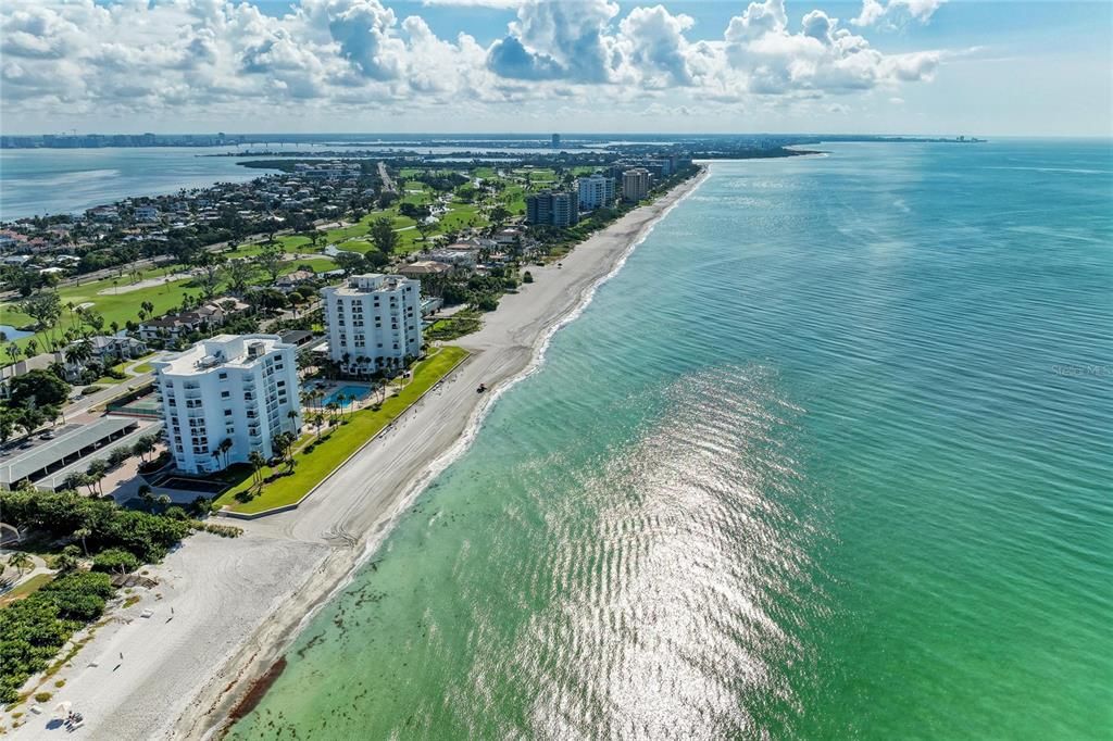 For Sale: $699,000 (2 beds, 2 baths, 1172 Square Feet)