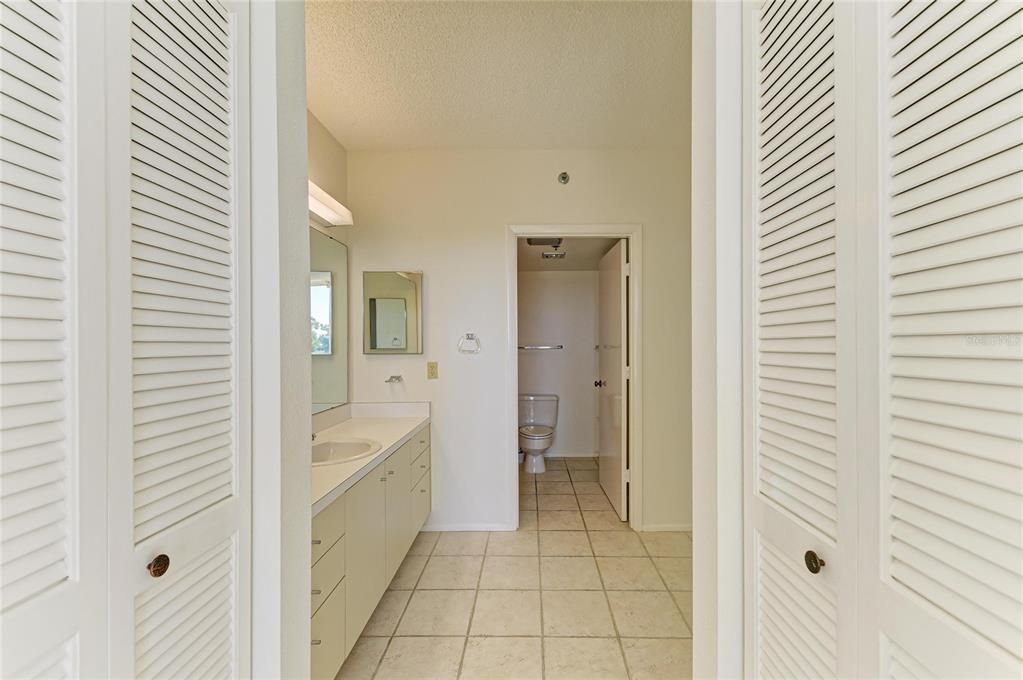 For Sale: $699,000 (2 beds, 2 baths, 1172 Square Feet)