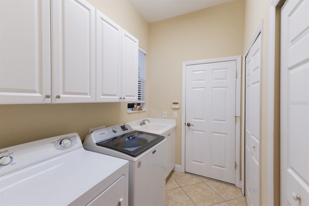 For Sale: $849,900 (3 beds, 2 baths, 2620 Square Feet)