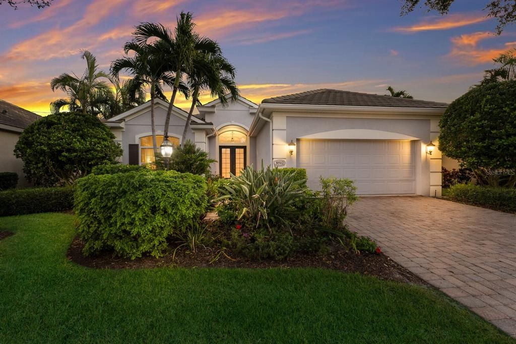 For Sale: $849,900 (3 beds, 2 baths, 2620 Square Feet)