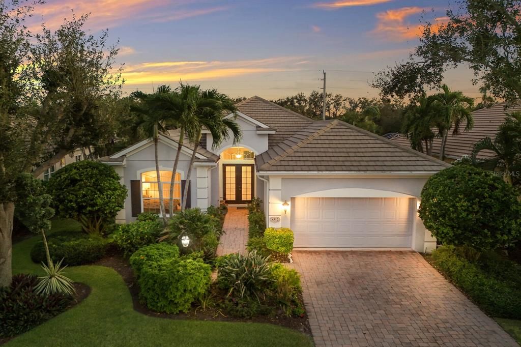 For Sale: $849,900 (3 beds, 2 baths, 2620 Square Feet)