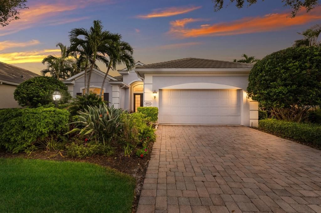 For Sale: $849,900 (3 beds, 2 baths, 2620 Square Feet)