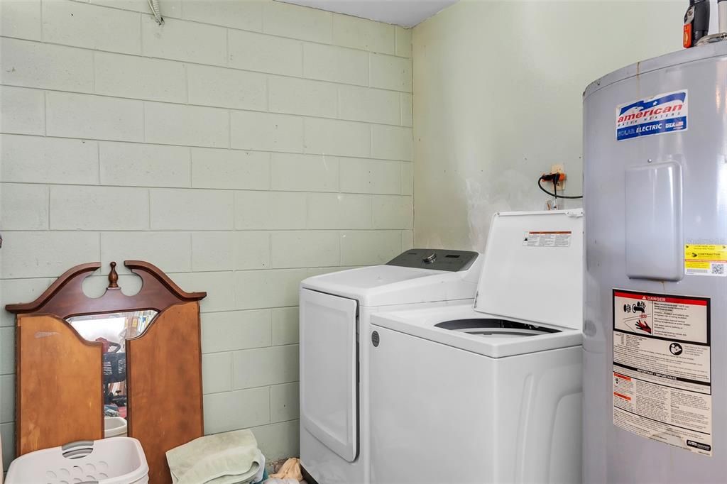 For Sale: $445,000 (4 beds, 2 baths, 2002 Square Feet)