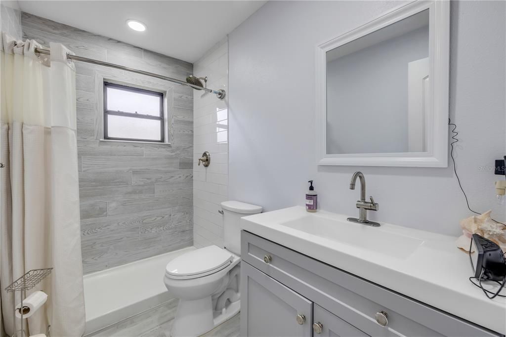 En Venta: $295,500 (3 camas, 2 baños, 1239 Pies cuadrados)