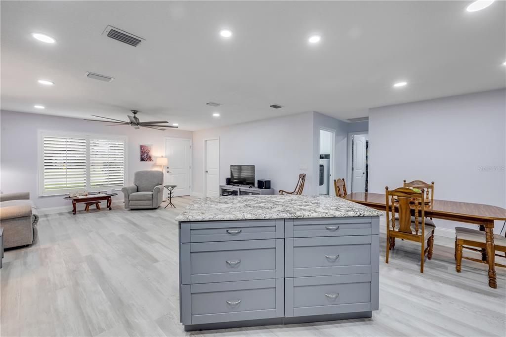 En Venta: $295,500 (3 camas, 2 baños, 1239 Pies cuadrados)