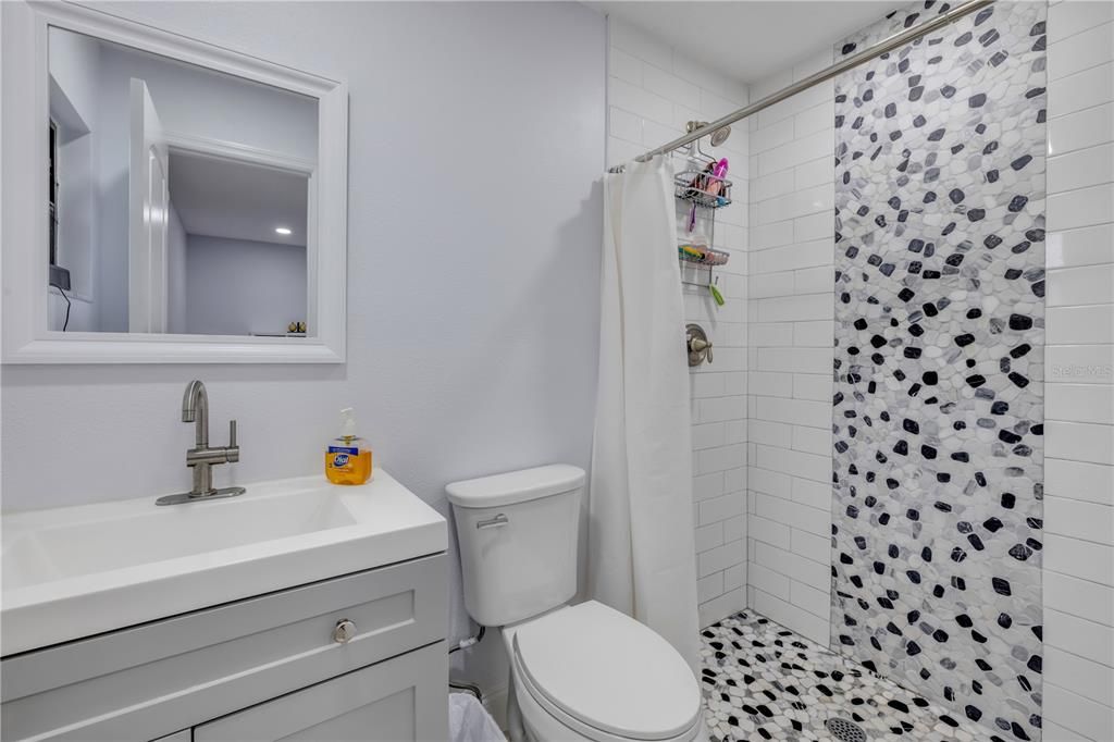 En Venta: $295,500 (3 camas, 2 baños, 1239 Pies cuadrados)