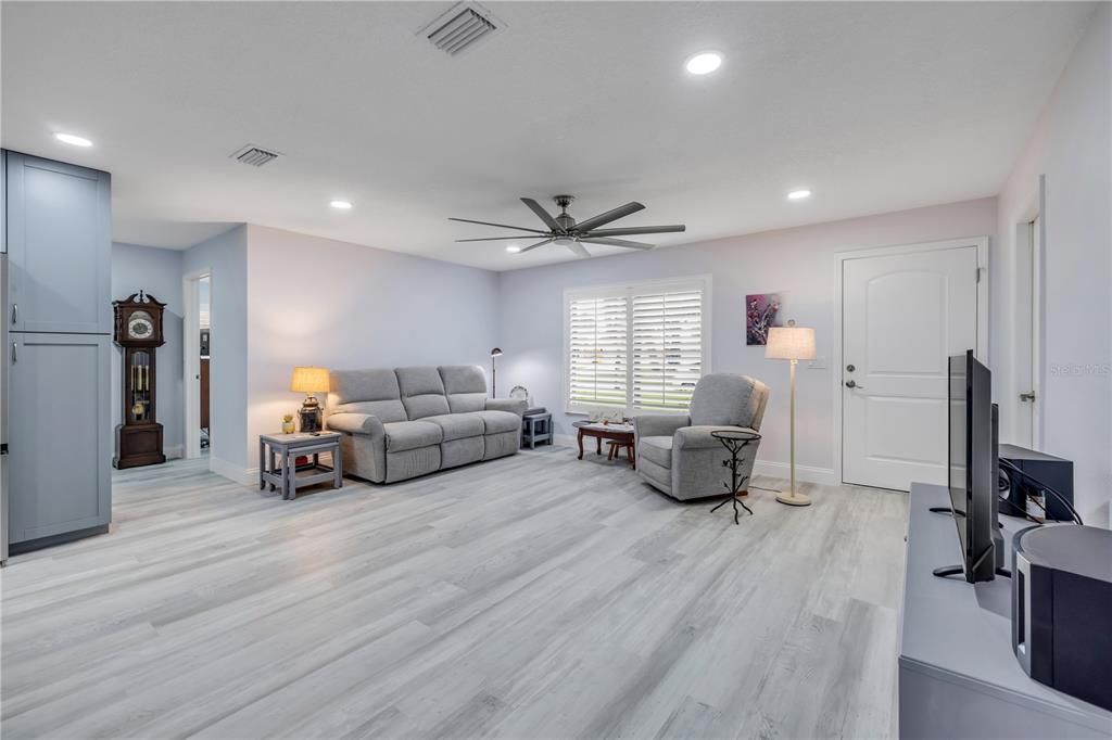 En Venta: $295,500 (3 camas, 2 baños, 1239 Pies cuadrados)