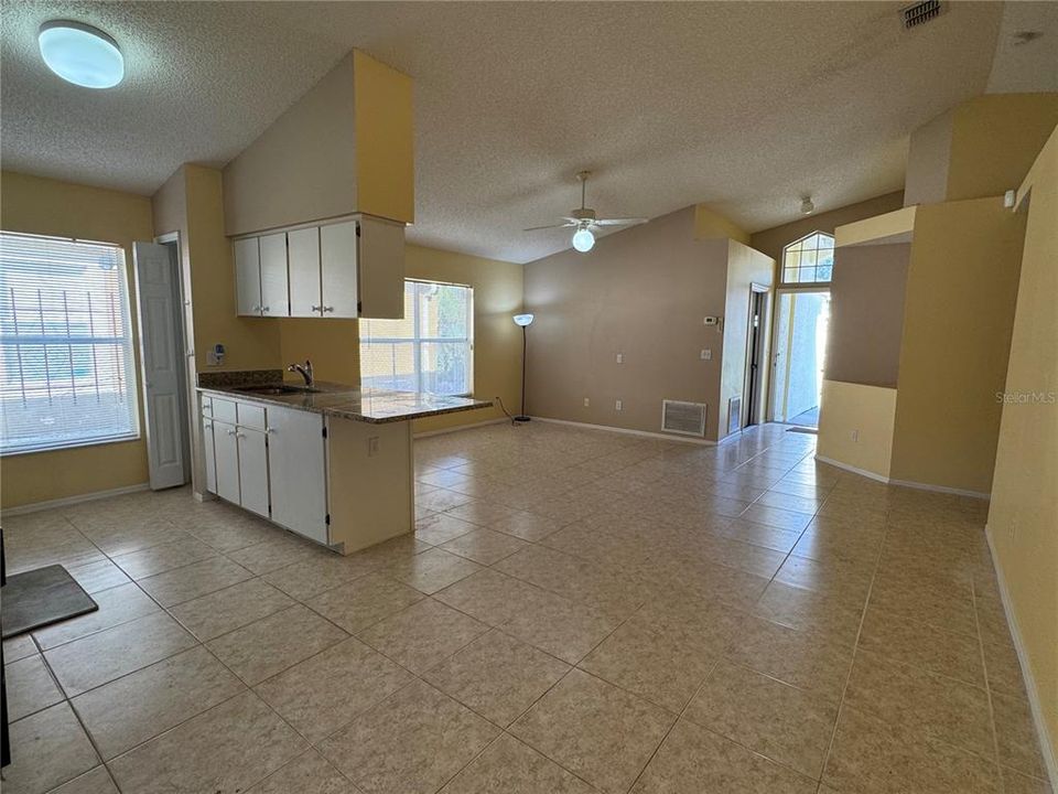 For Rent: $1,995 (3 beds, 2 baths, 1554 Square Feet)