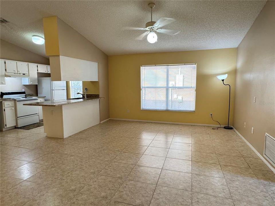For Rent: $1,995 (3 beds, 2 baths, 1554 Square Feet)