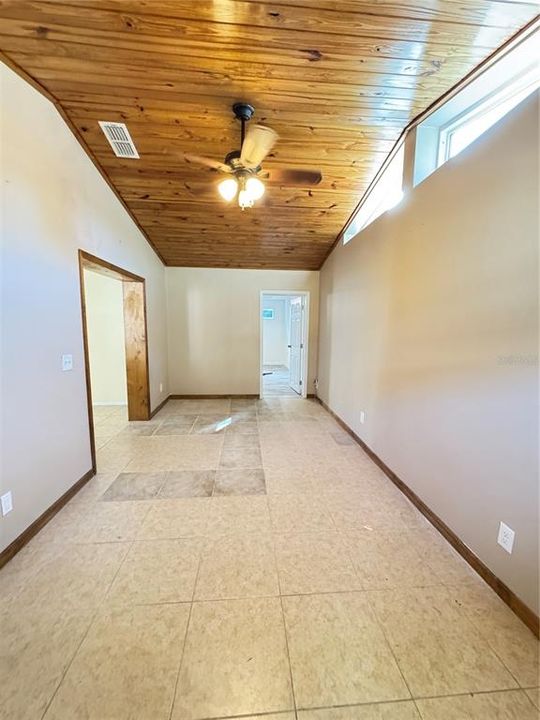 For Rent: $1,995 (3 beds, 2 baths, 1554 Square Feet)