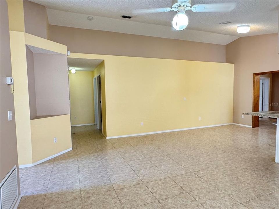 For Rent: $1,995 (3 beds, 2 baths, 1554 Square Feet)