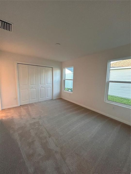 合同活跃: $245,900 (2 贝兹, 2 浴室, 987 平方英尺)